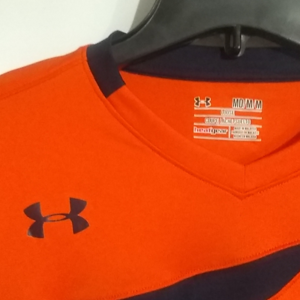 Under Armour Loose Fit Passed Elbow Shirt Size M - Picture 2 of 4
